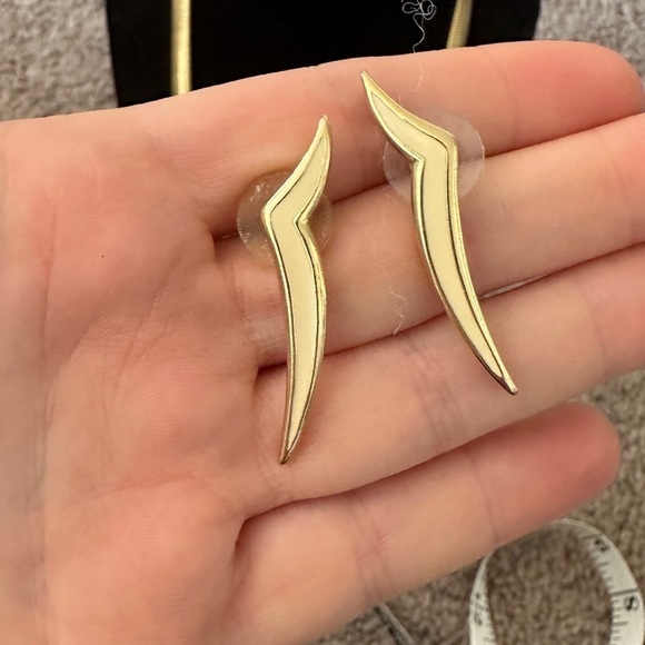 Vintage Gold Colored Costume Jewelry Set Earring and Neckalace - Picture 6 of 9